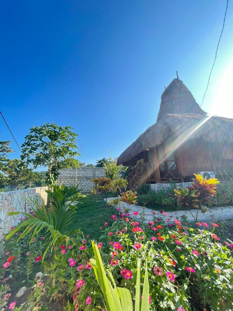 Three Queen Villa And Homestay Waikabubak Εξωτερικό φωτογραφία