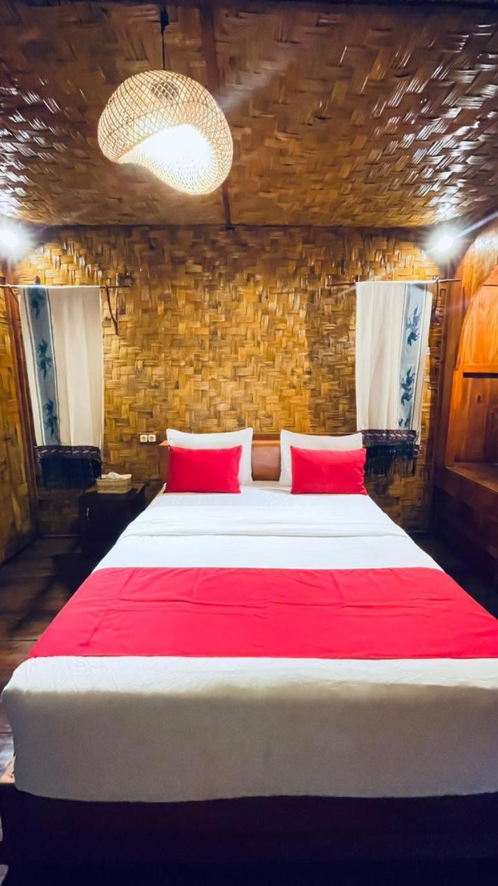 Three Queen Villa And Homestay Waikabubak Εξωτερικό φωτογραφία