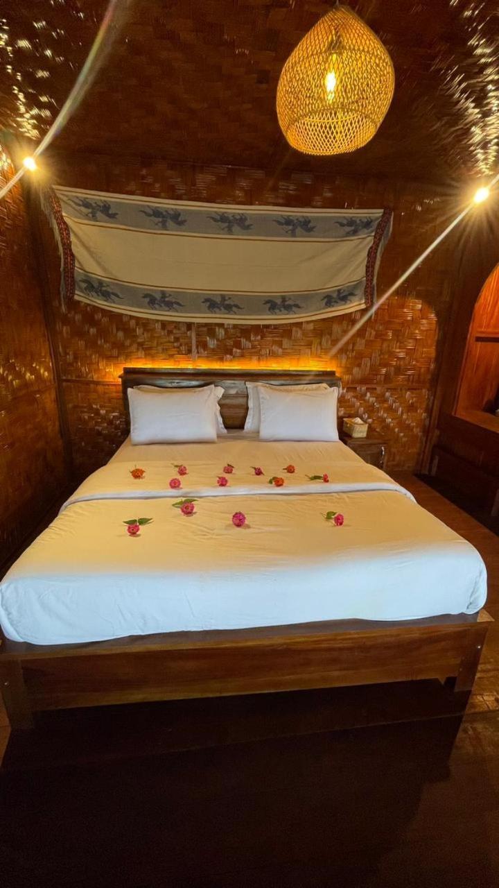 Three Queen Villa And Homestay Waikabubak Εξωτερικό φωτογραφία
